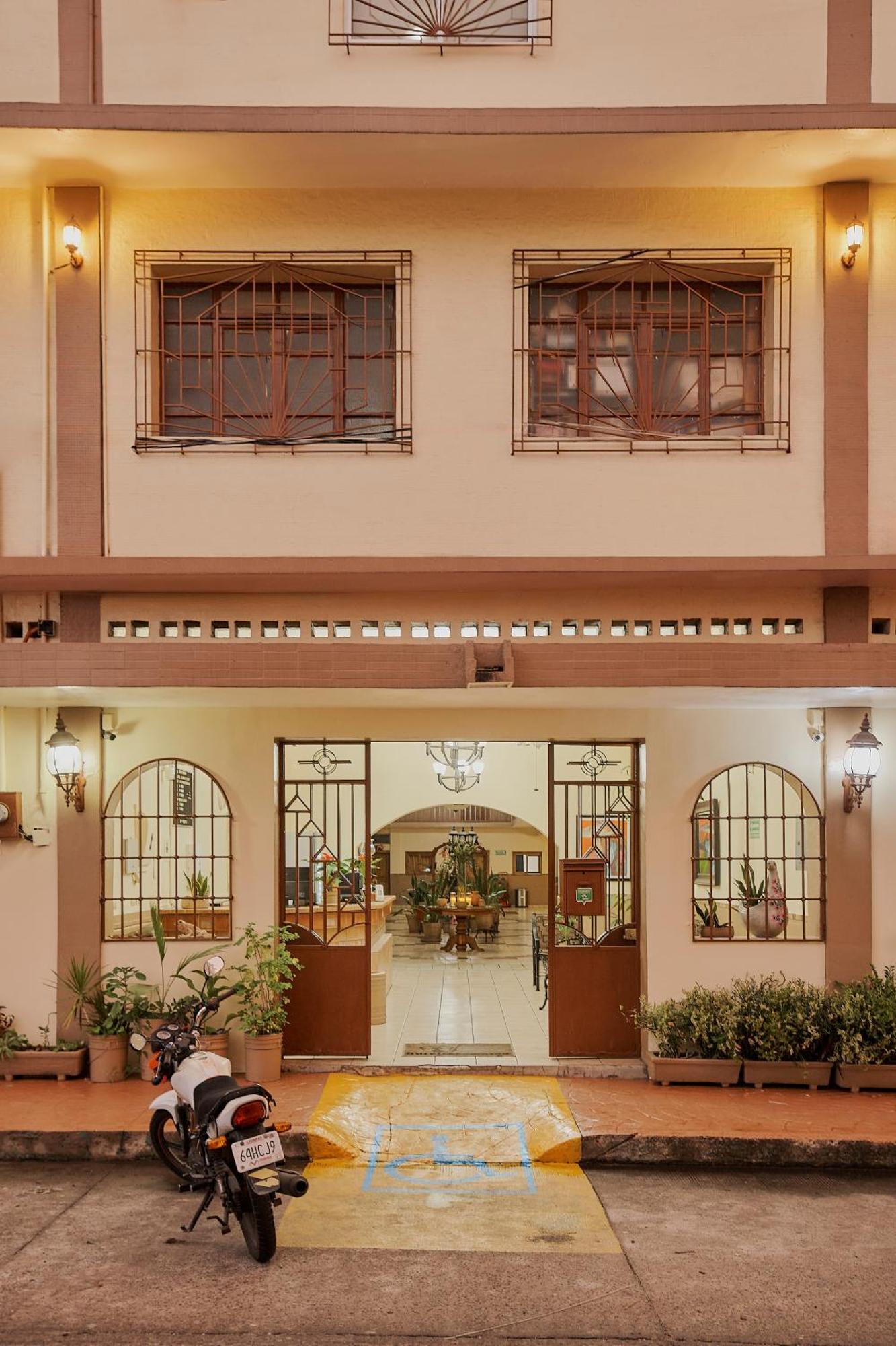 Hotel Cervantino Tapachula Ngoại thất bức ảnh